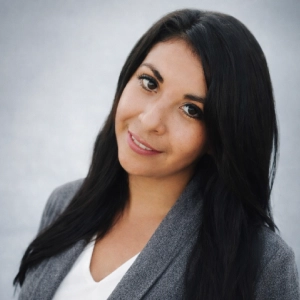 Ale Luna | Social Media Marketing Coordinator